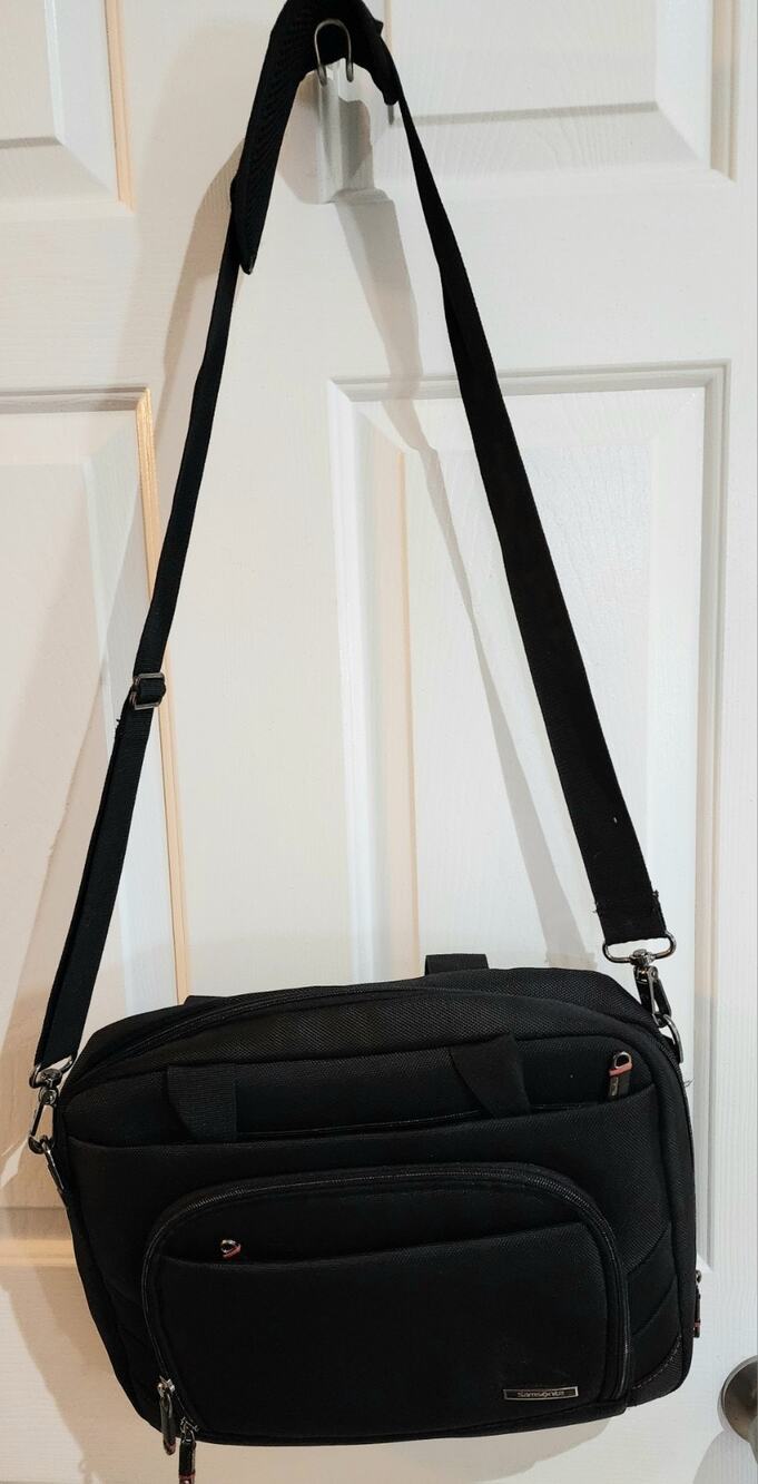 Samsonite Laptop Shuttle Bag Black 15.6” Padded Case Adjustable Strap Mint Cond.